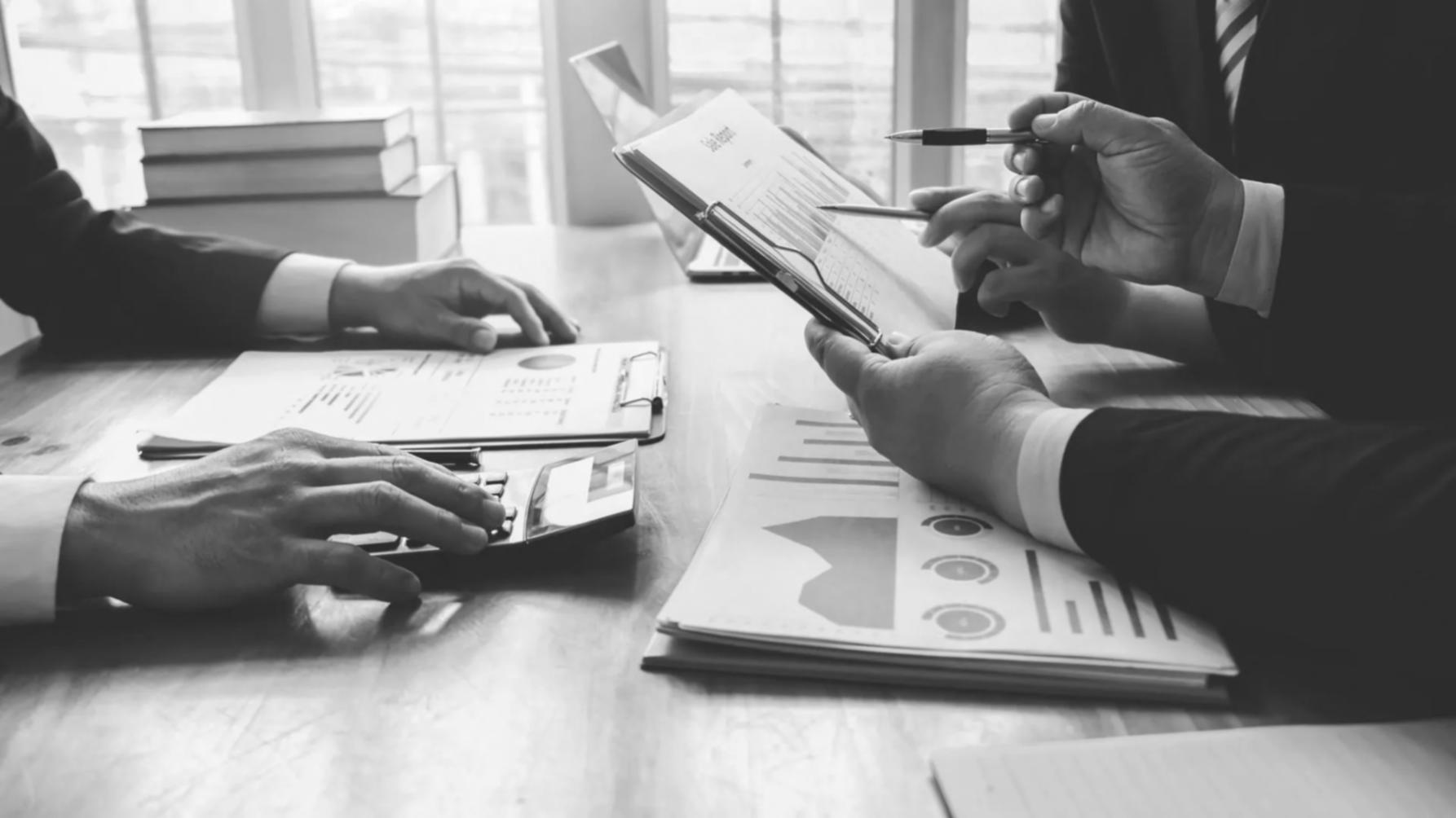 Comunidad de estudiantes compartiendo experiencias